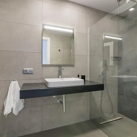 Presidential 350m2 Bellavista On One Level,private Spa&heated Pool アデヘ