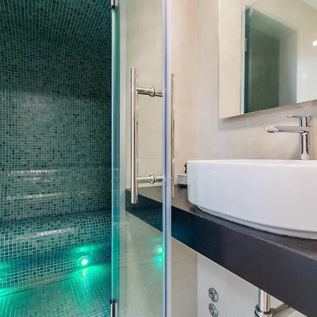 Presidential 350m2 Bellavista On One Level,private Spa&heated Pool